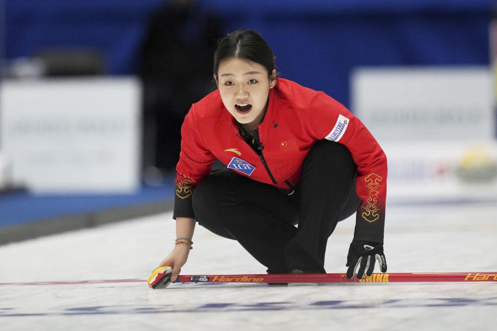 邮报：伯恩茅斯后卫塞内西与女足后卫鲍尔斯成英超新明星情侣